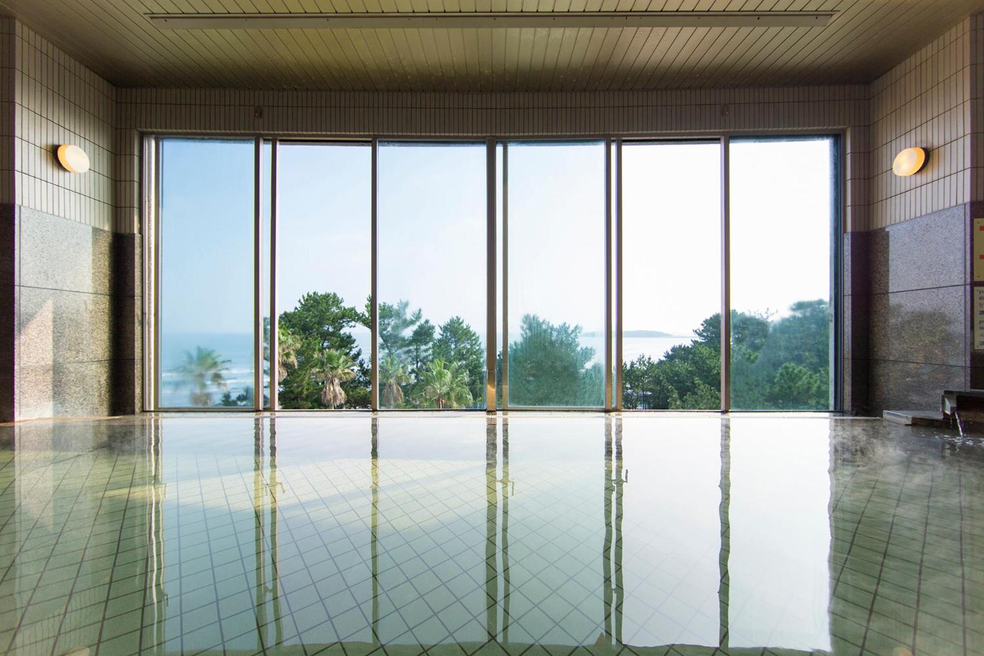 Ana Holiday Inn Resort Miyazaki By Ihg Buitenkant foto